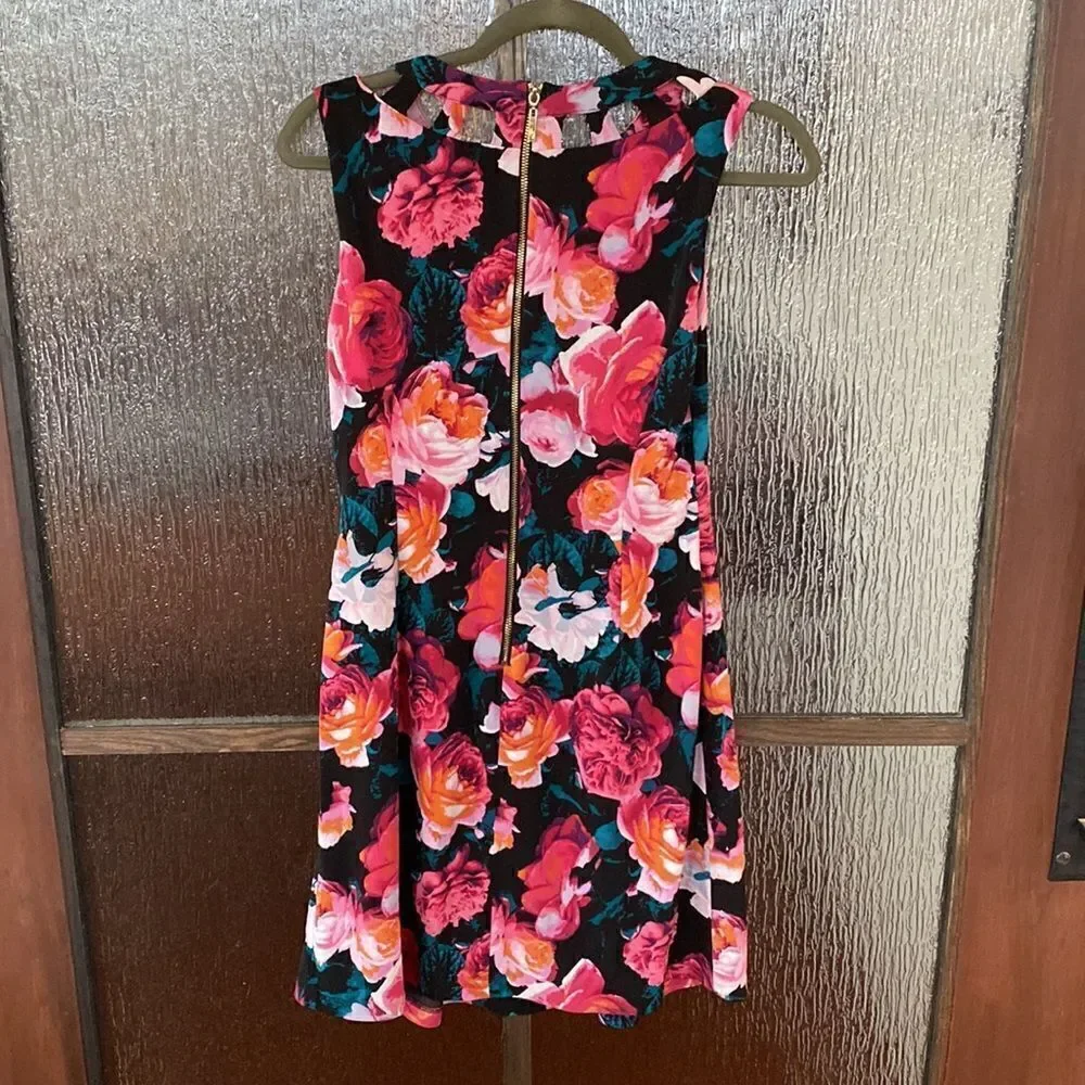 EUC Eliza J vintage floral dress in size 4. - Picture 4 of 4